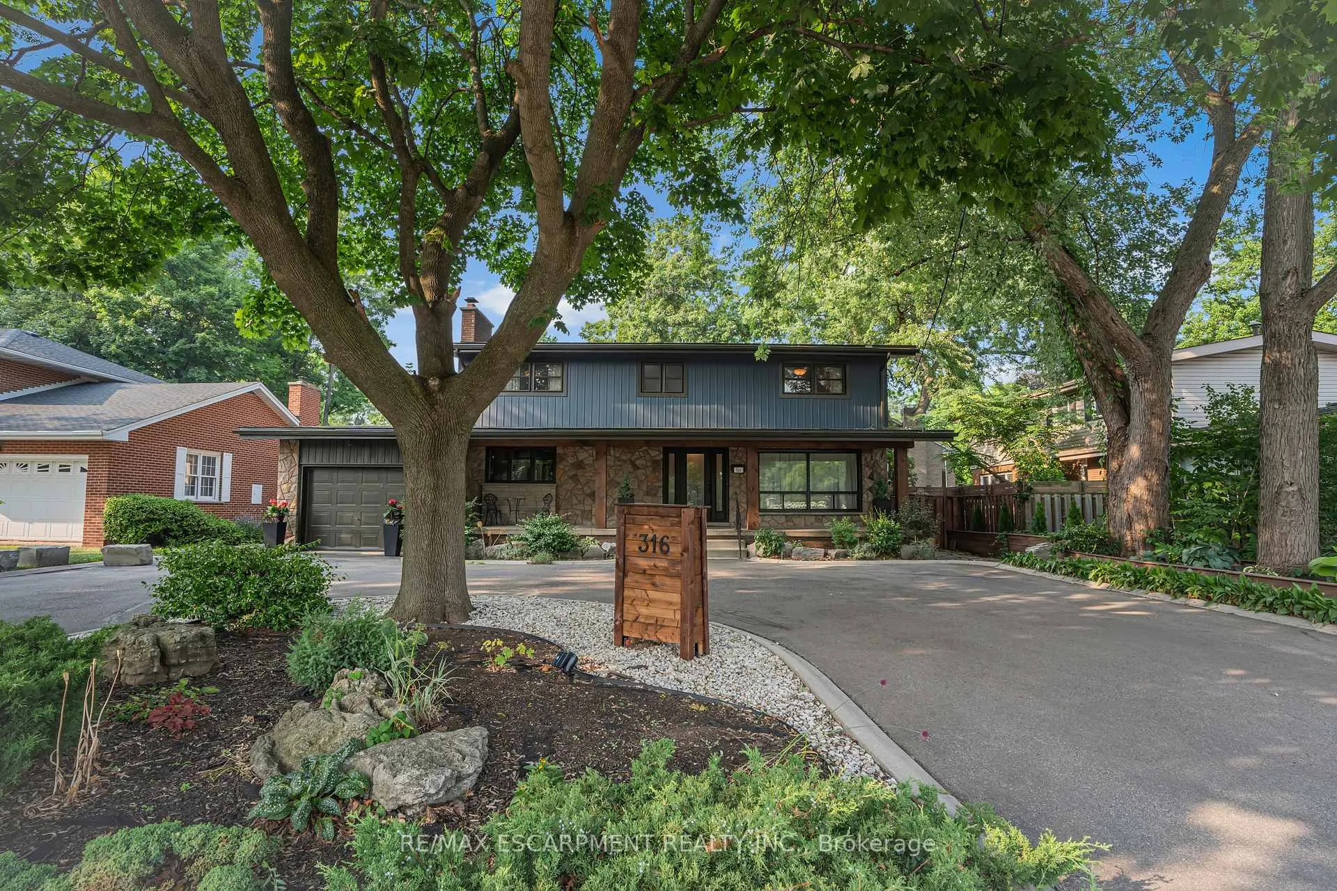 Photo 2 of 316 Fennell Avenue, Hamilton, Buchanan — HOMEH
