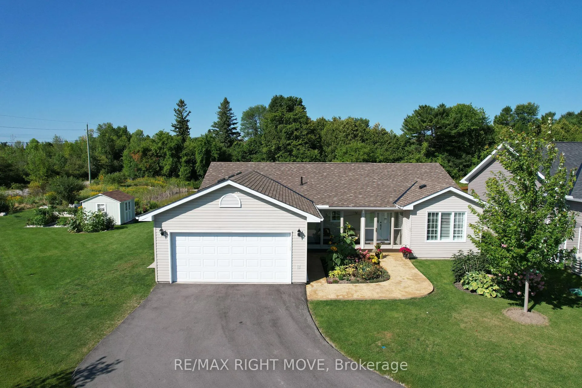 Photo 2 of 23 Sinclair Crescent, Ramara, Atherley — HOMEH