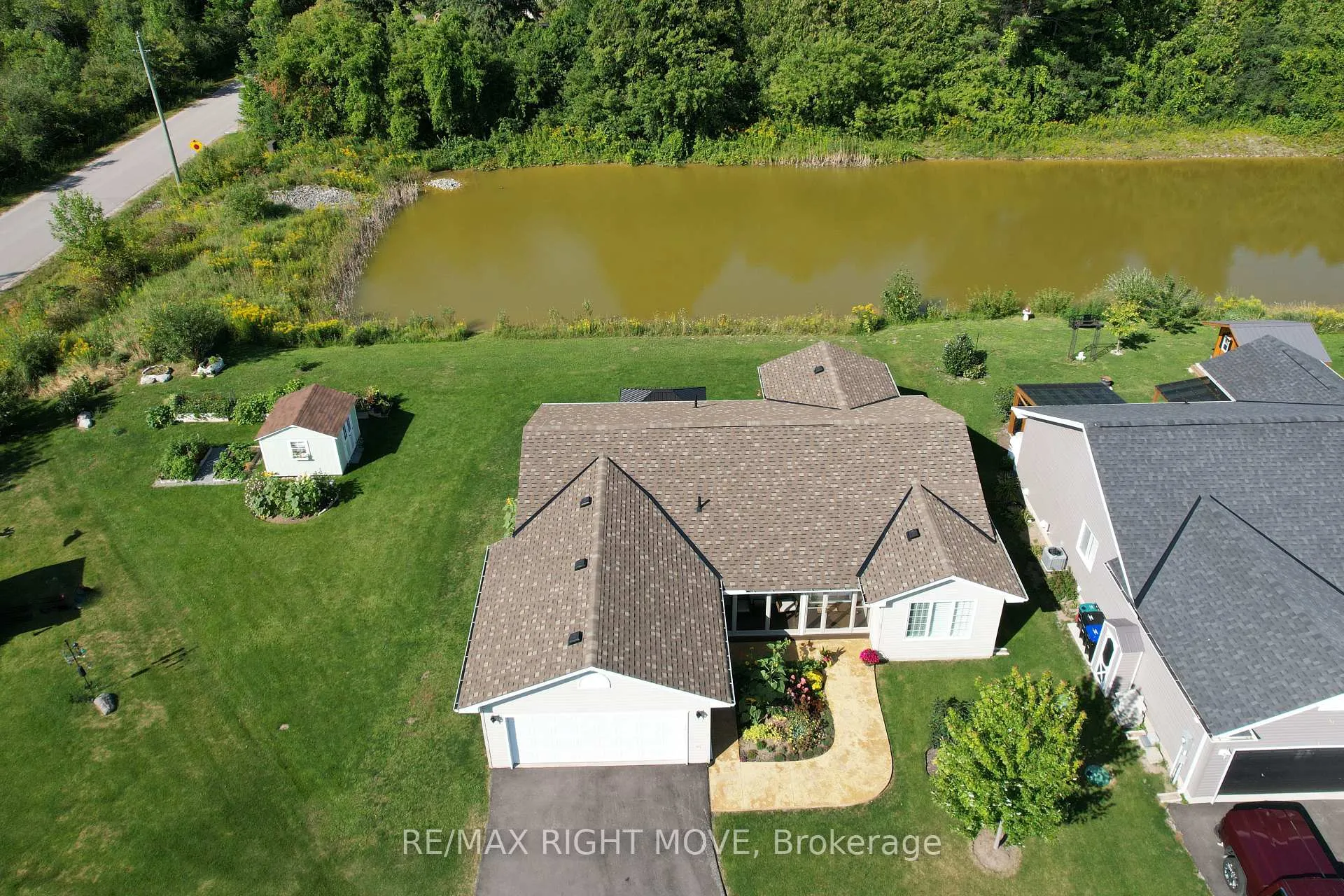 Photo 3 of 23 Sinclair Crescent, Ramara, Atherley — HOMEH