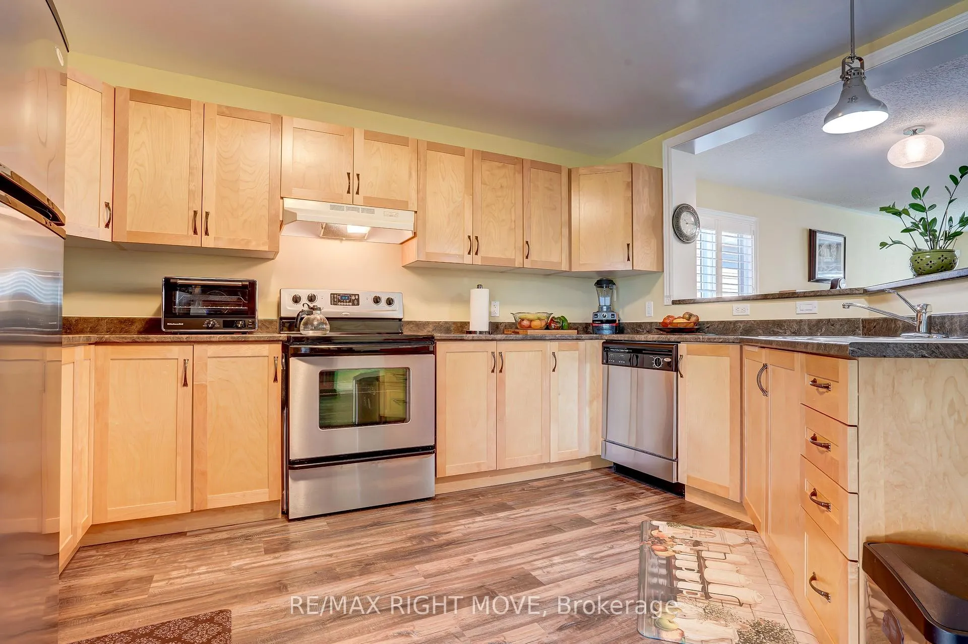 Photo 9 of 23 Sinclair Crescent, Ramara, Atherley — HOMEH