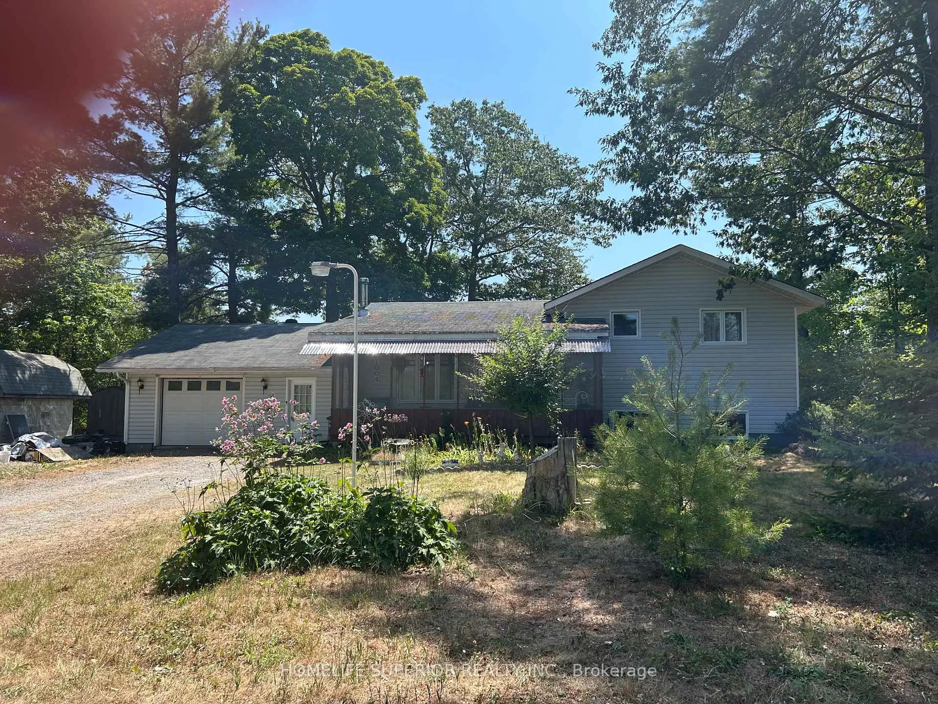 Front of 1004 Bateman Road E