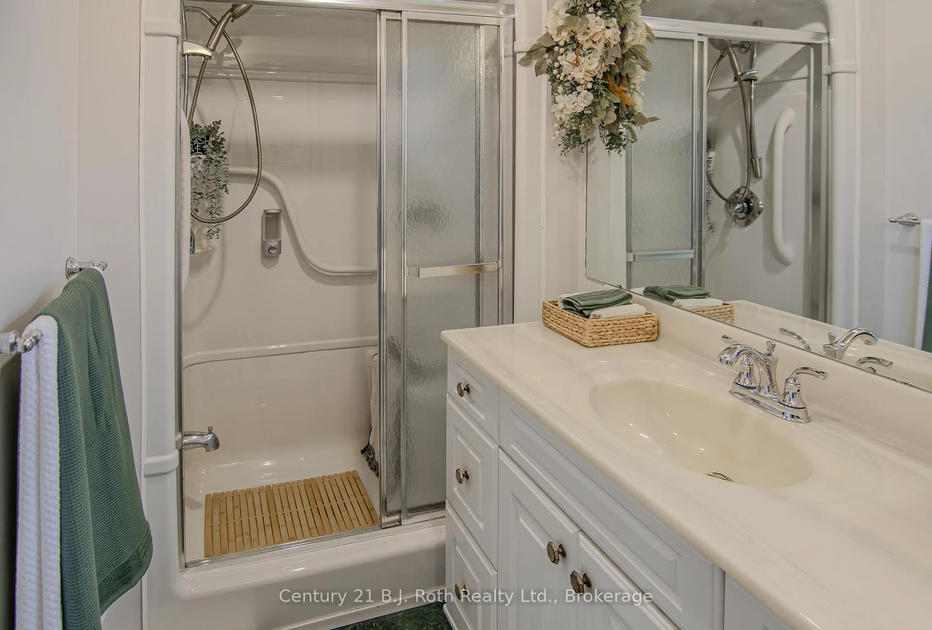 Photo 11 of 456 Mooney Crescent, Orillia — HOMEH