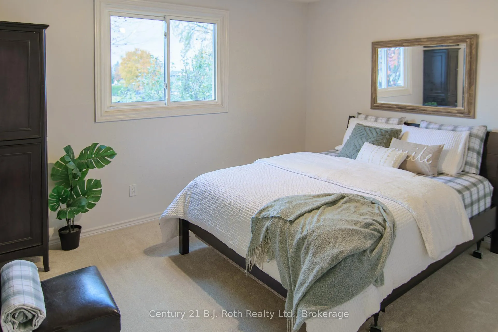 Photo 12 of 456 Mooney Crescent, Orillia — HOMEH