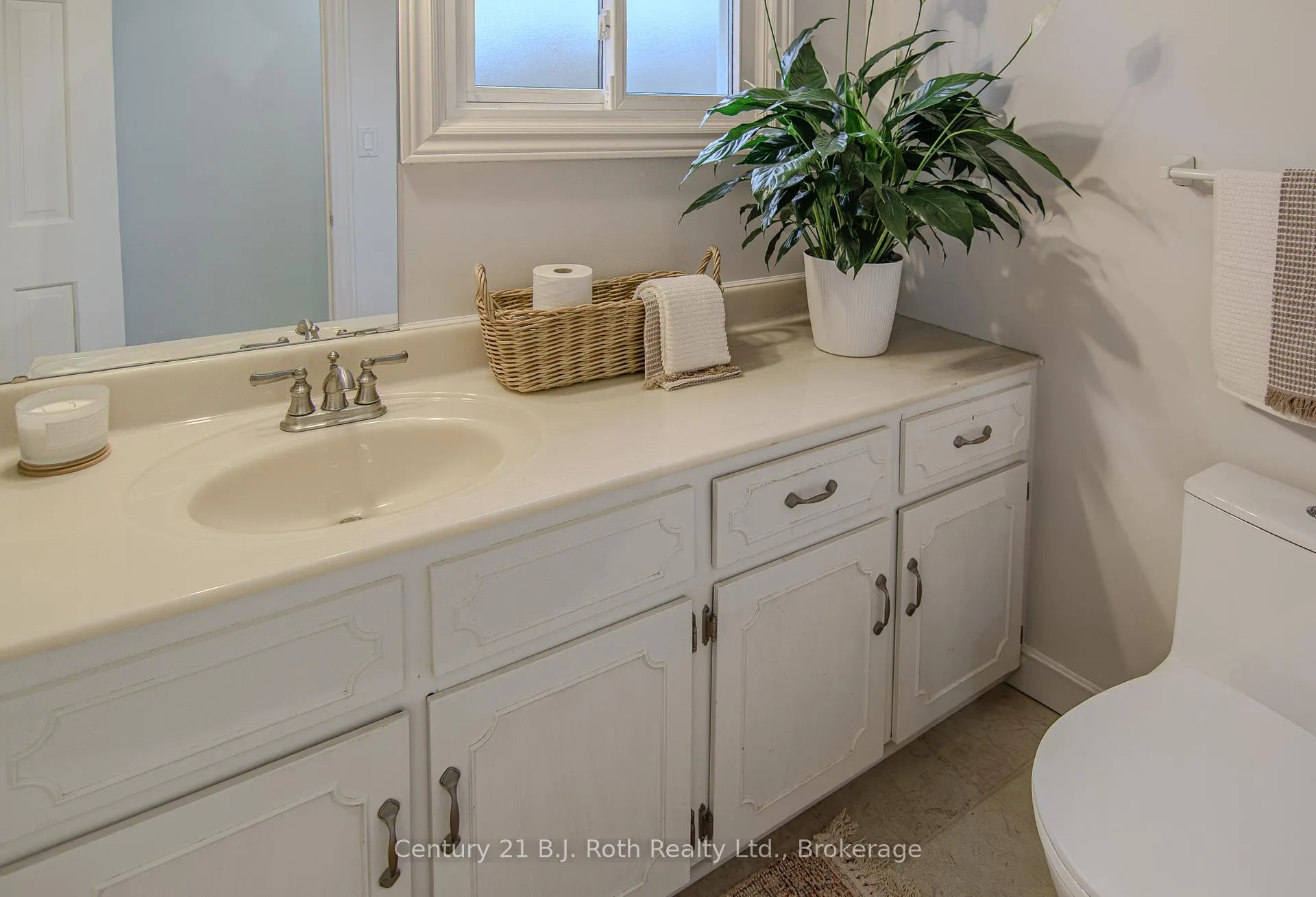 Photo 14 of 456 Mooney Crescent, Orillia — HOMEH