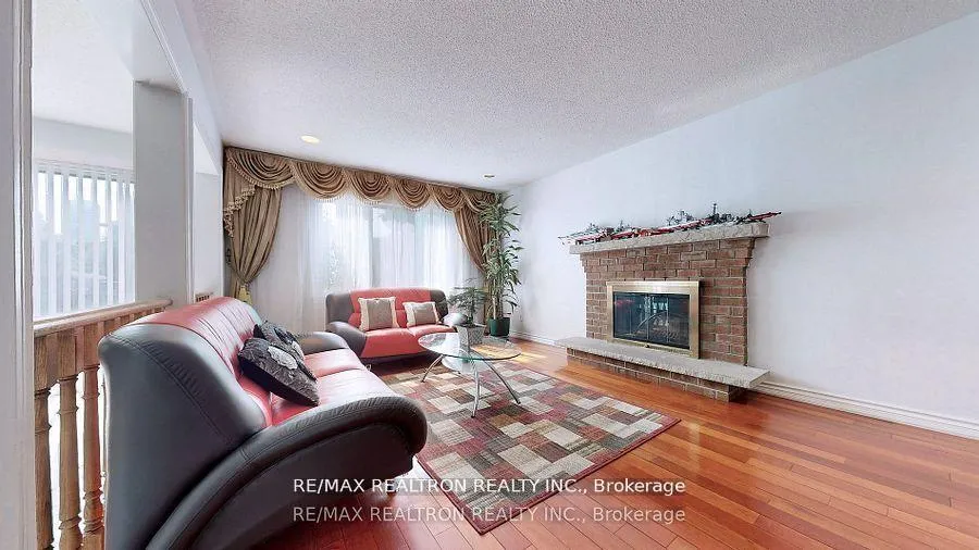 Photo 7 of 72 Spanhouse Crescent, Markham, Unionville — HOMEH