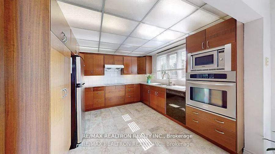 Photo 9 of 72 Spanhouse Crescent, Markham, Unionville — HOMEH