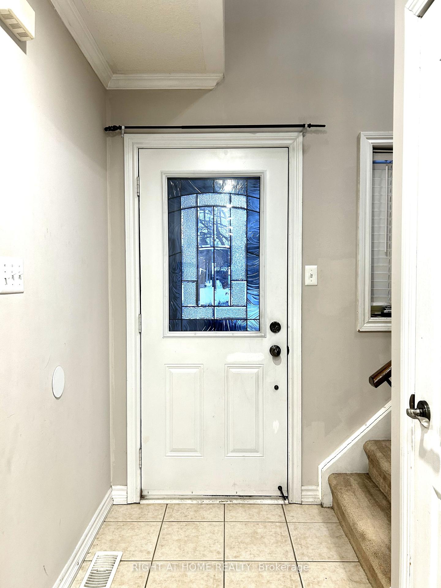Photo 4 of 35 Redfern Crescent, Clarington, Bowmanville — HOMEH