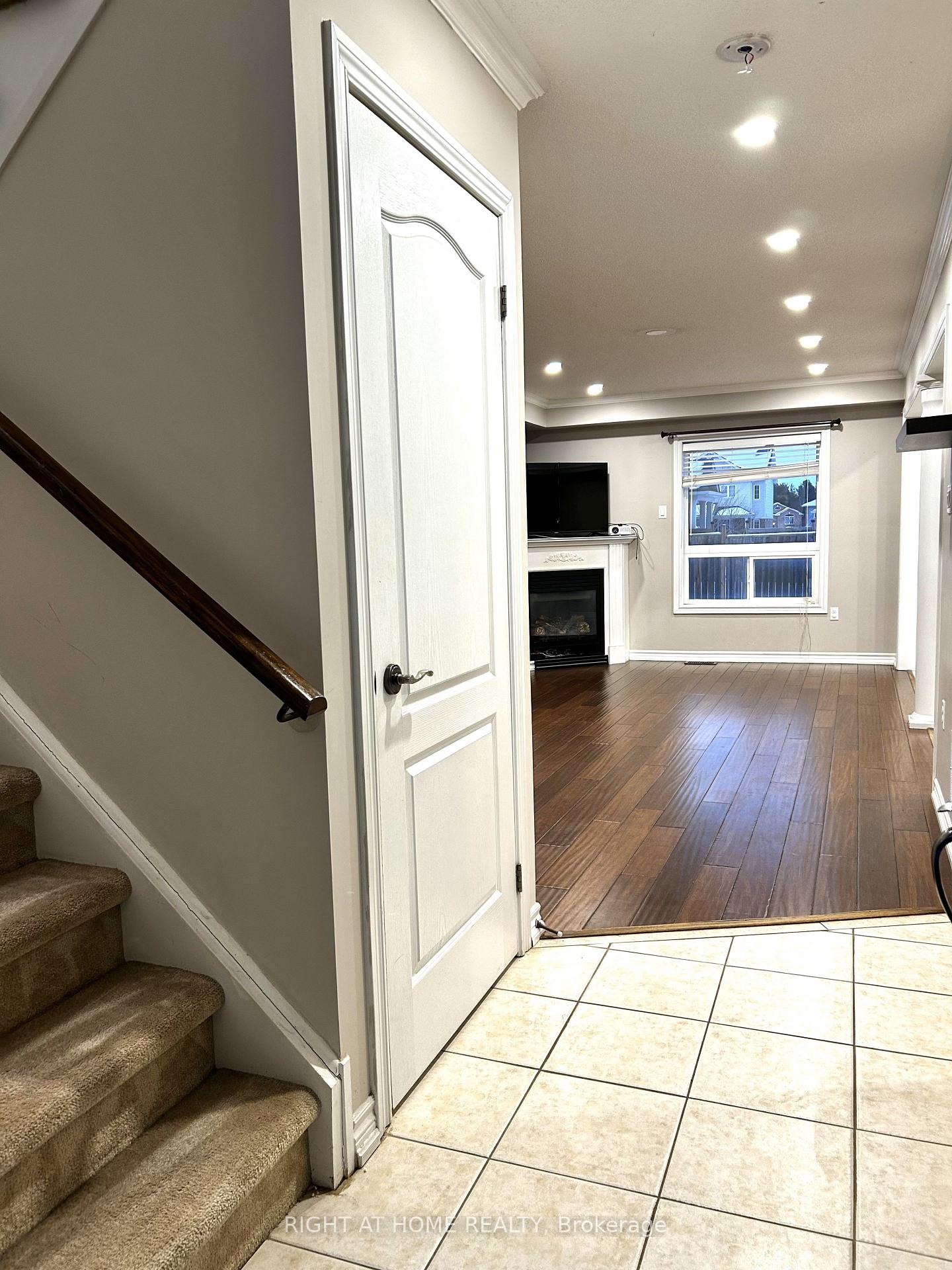 Photo 5 of 35 Redfern Crescent, Clarington, Bowmanville — HOMEH