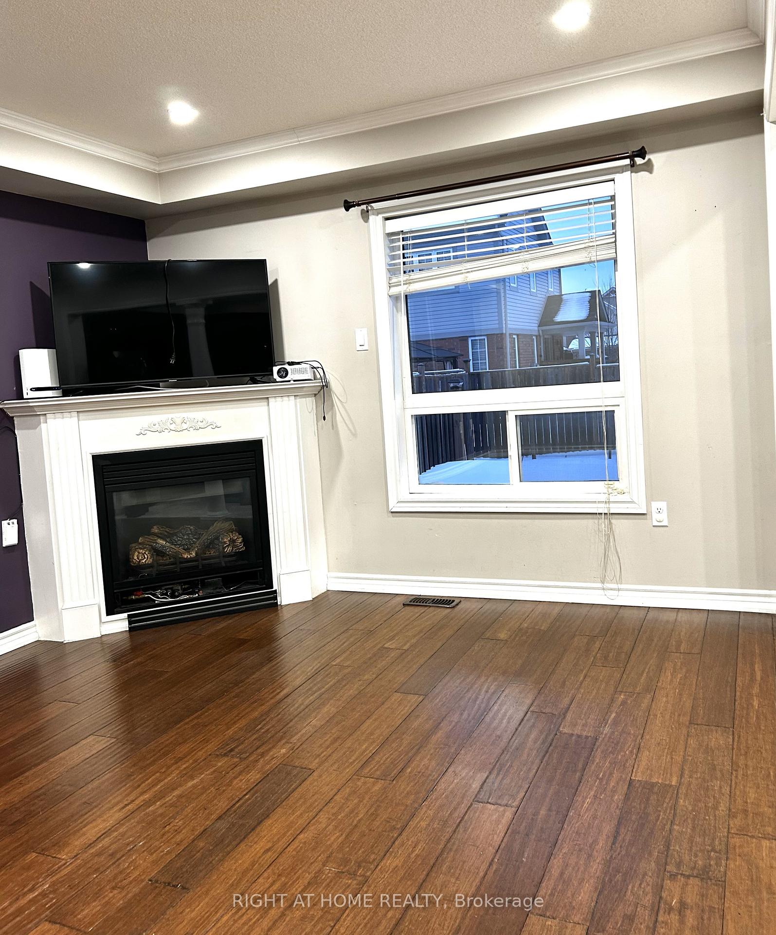 Photo 8 of 35 Redfern Crescent, Clarington, Bowmanville — HOMEH