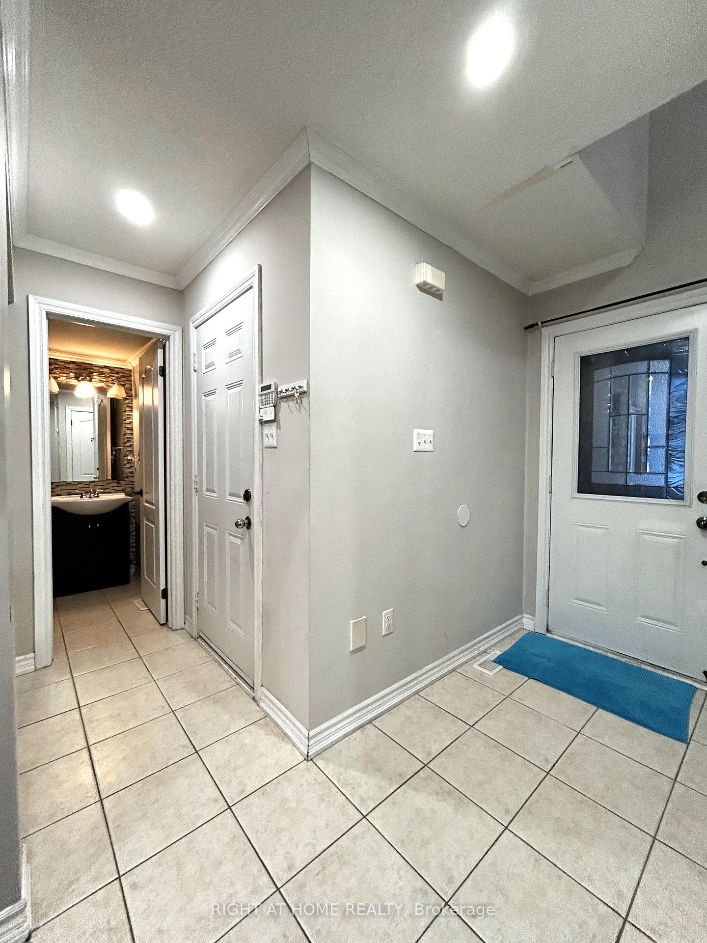 Photo 12 of 35 Redfern Crescent, Clarington, Bowmanville — HOMEH