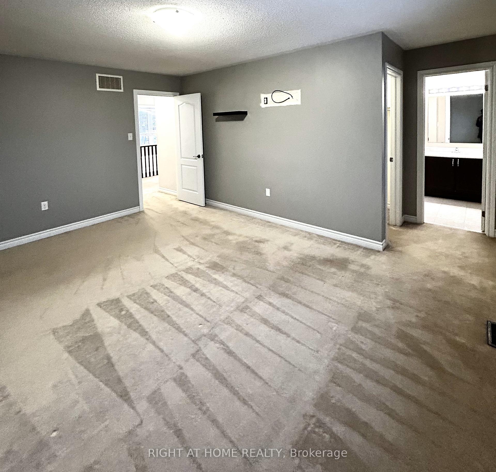 Photo 16 of 35 Redfern Crescent, Clarington, Bowmanville — HOMEH