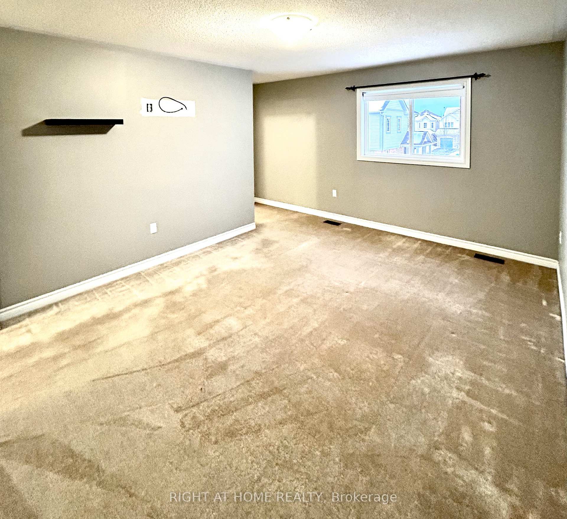 Photo 18 of 35 Redfern Crescent, Clarington, Bowmanville — HOMEH