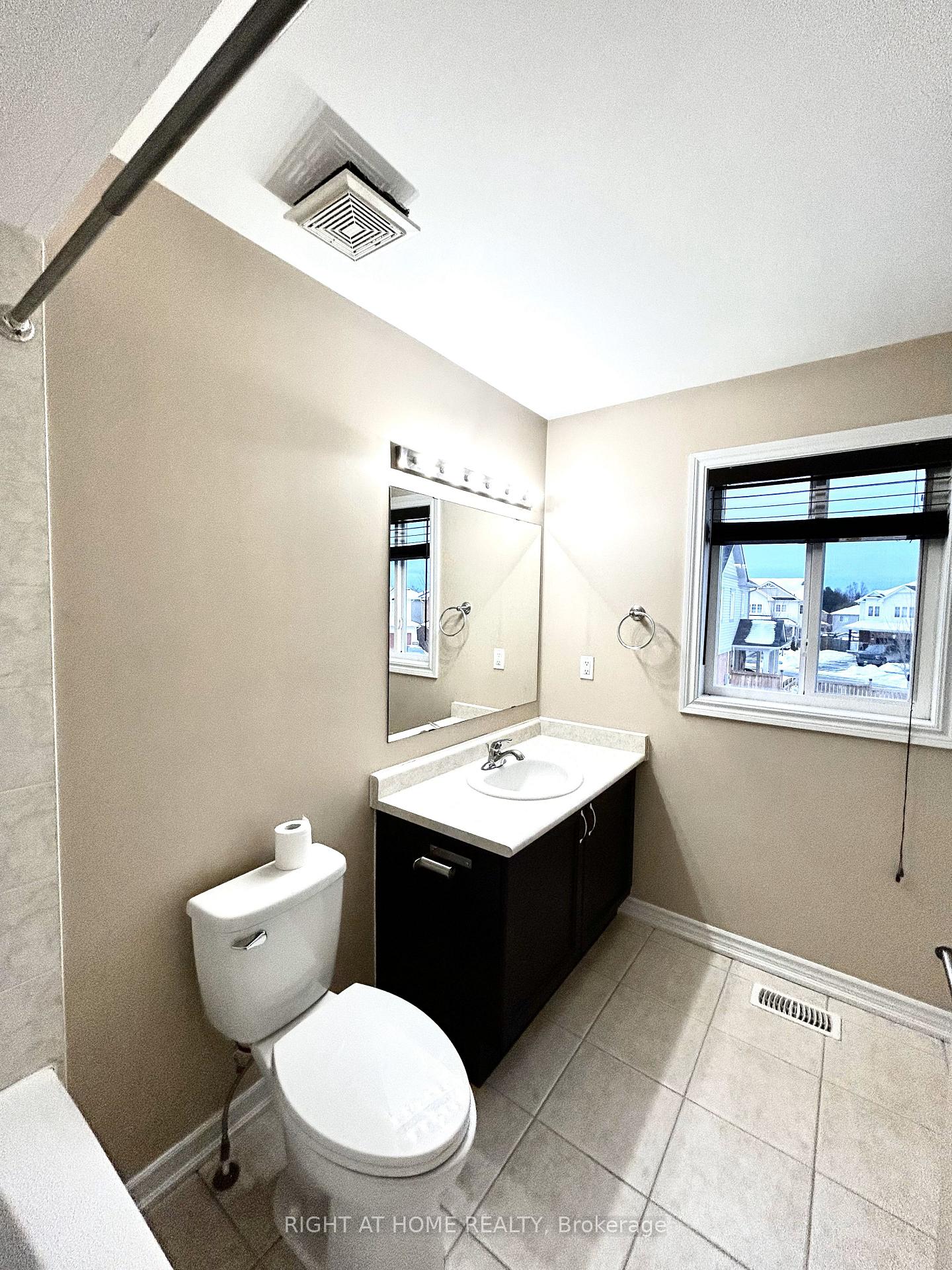 Photo 21 of 35 Redfern Crescent, Clarington, Bowmanville — HOMEH
