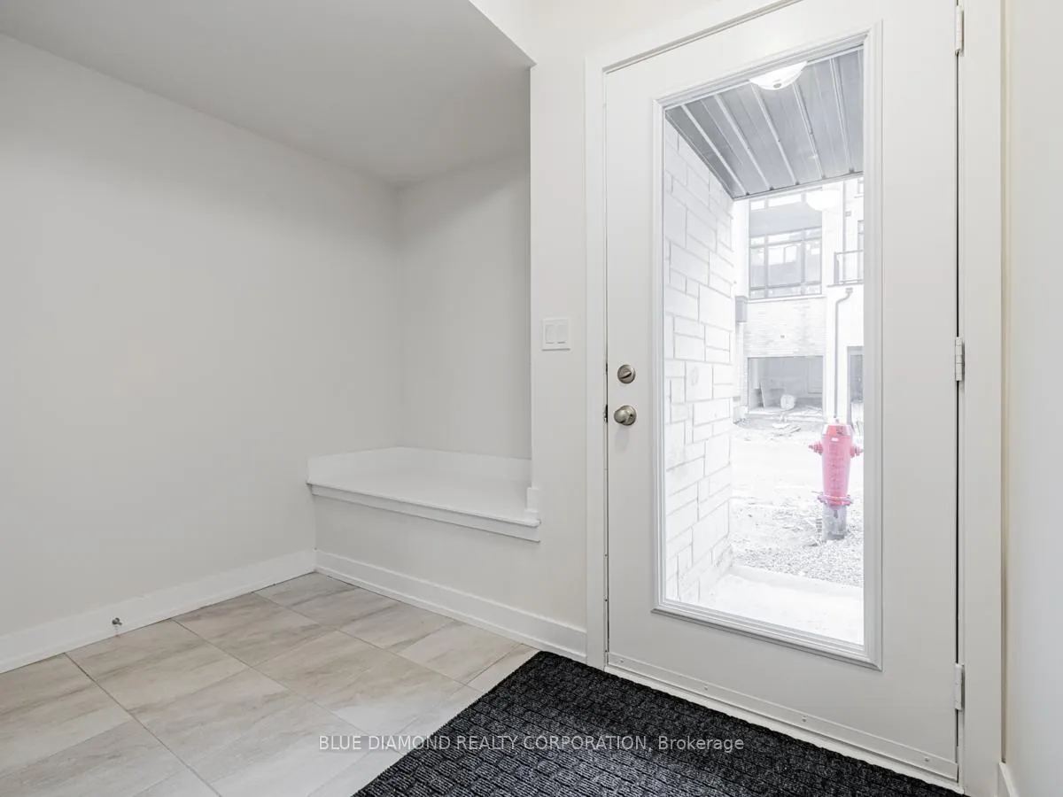 Photo 3 of 155 Credit Lane, Richmond Hill, Jefferson — HOMEH