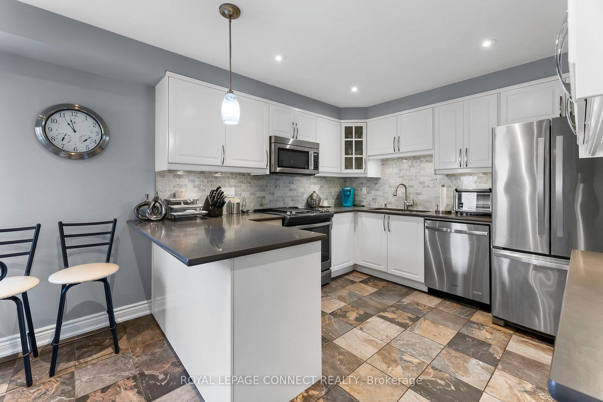 Photo 7 of 72 Wright Crescent, Ajax, Central — HOMEH