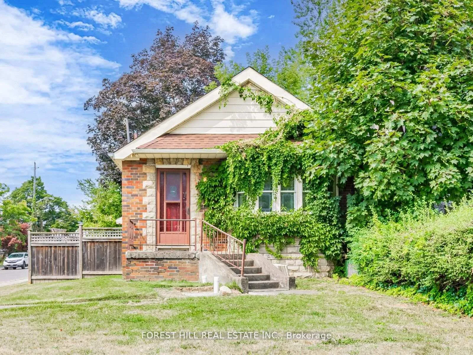 Photo 1 of 2 Esgore Drive, Toronto, Bedford Park-Nortown — HOMEH