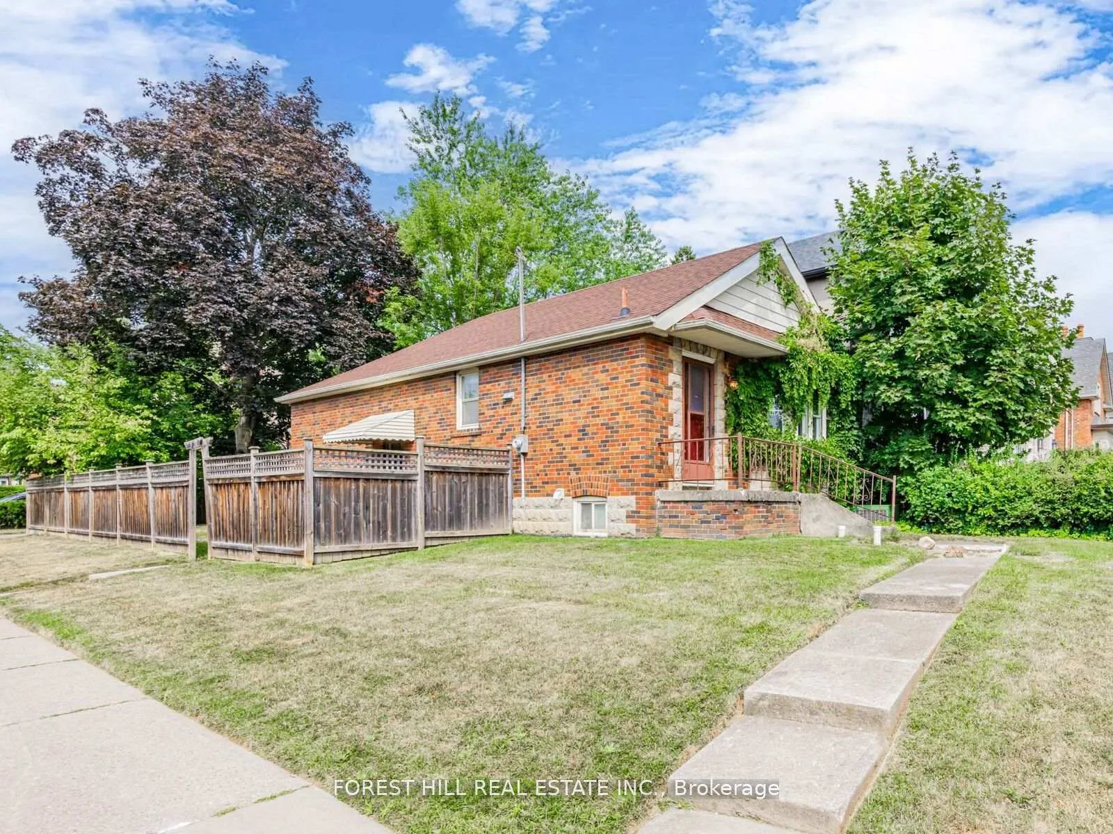 Photo 3 of 2 Esgore Drive, Toronto, Bedford Park-Nortown — HOMEH
