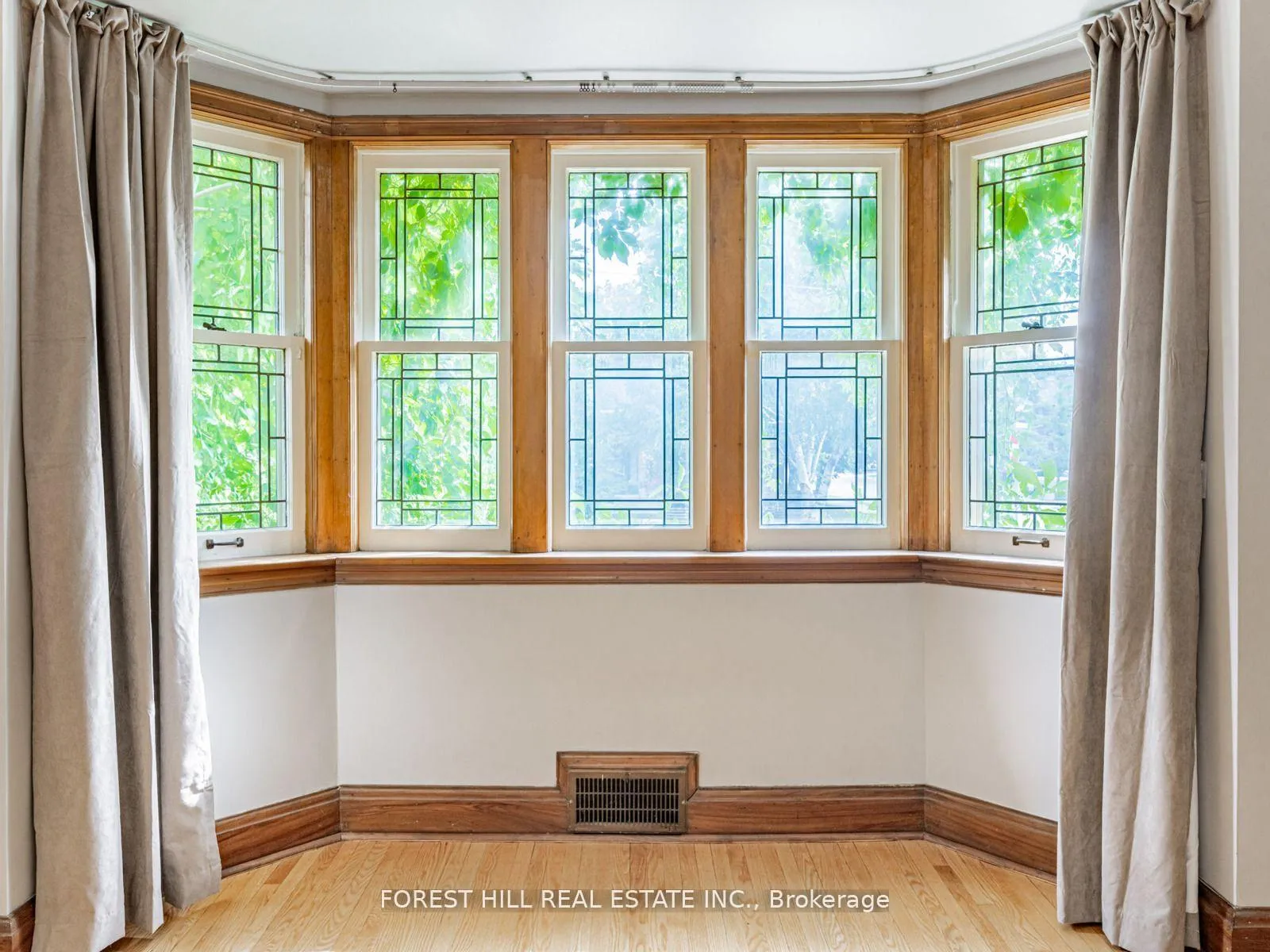 Photo 11 of 2 Esgore Drive, Toronto, Bedford Park-Nortown — HOMEH