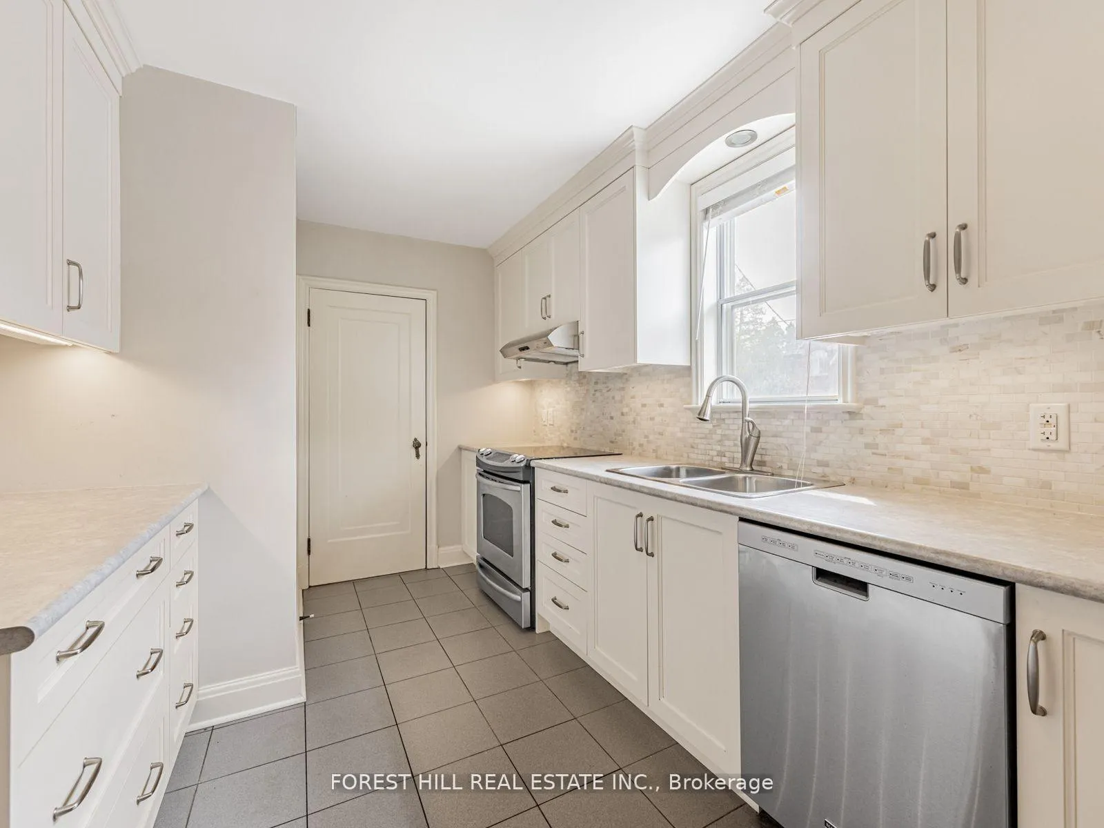 Photo 18 of 2 Esgore Drive, Toronto, Bedford Park-Nortown — HOMEH