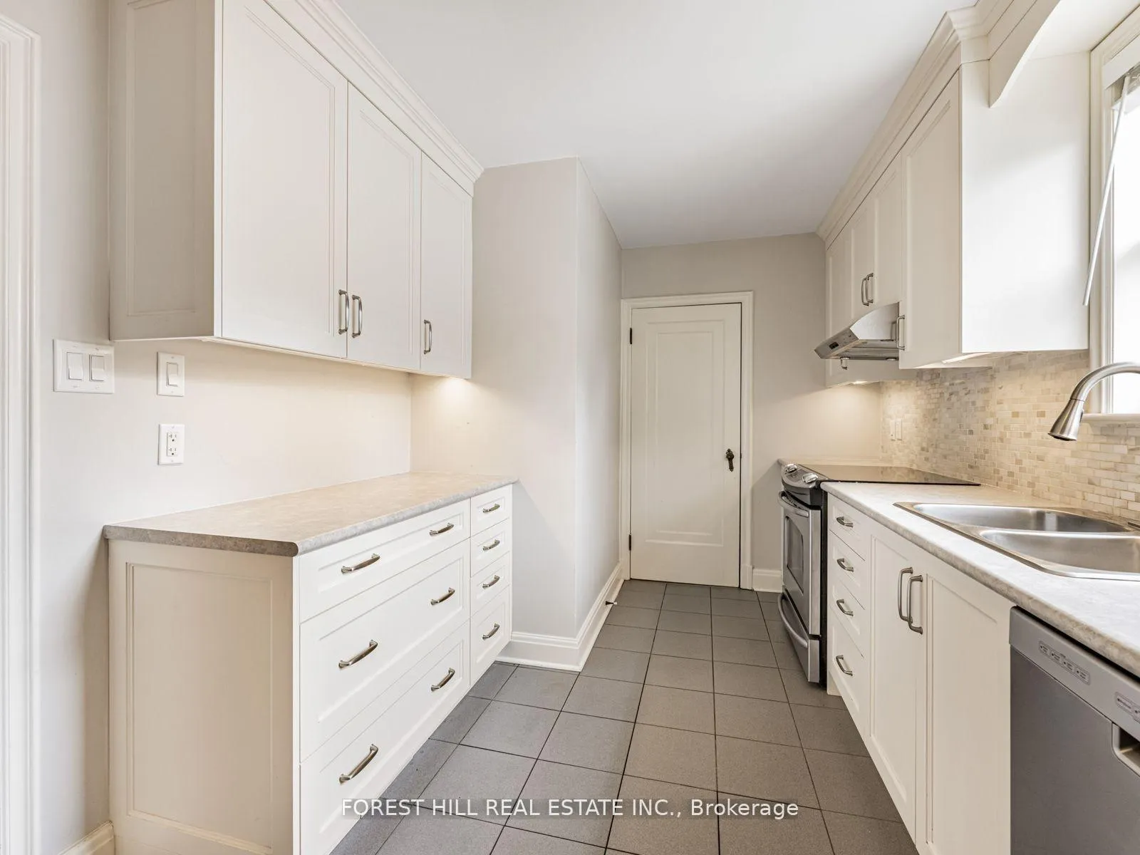 Photo 19 of 2 Esgore Drive, Toronto, Bedford Park-Nortown — HOMEH