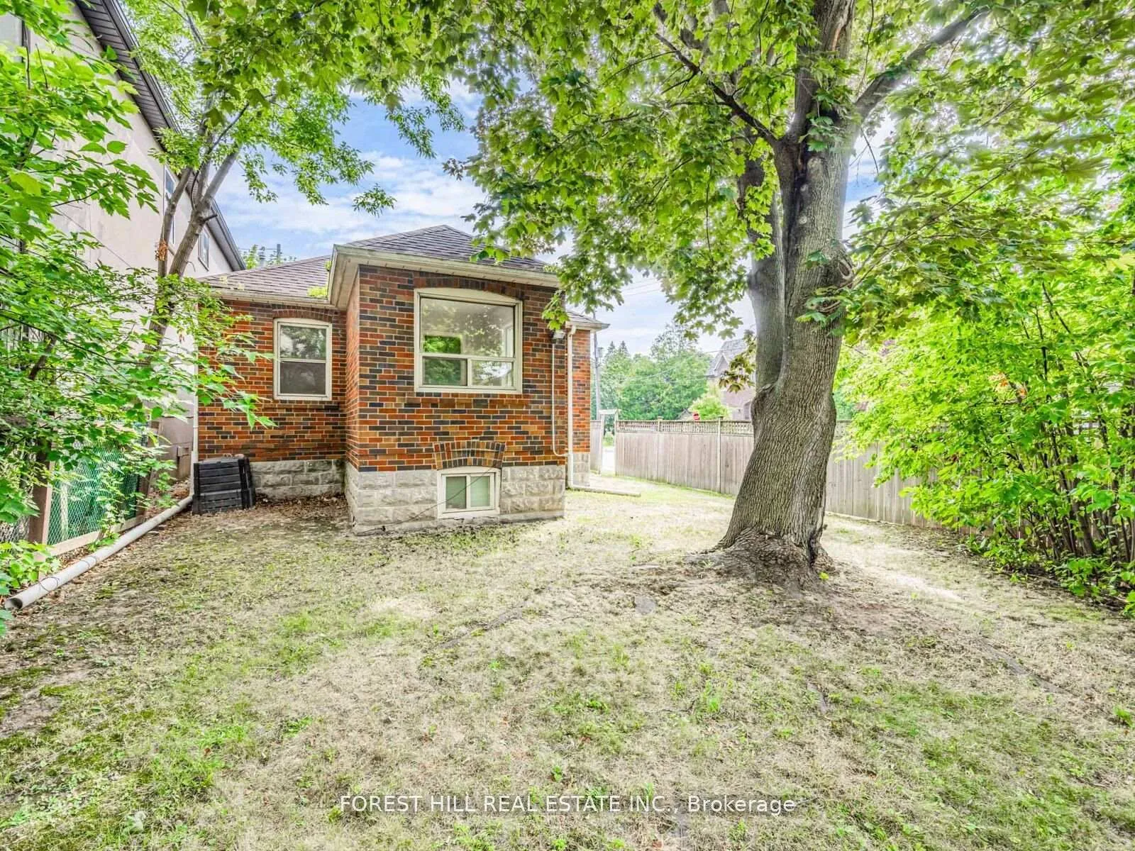 Photo 31 of 2 Esgore Drive, Toronto, Bedford Park-Nortown — HOMEH