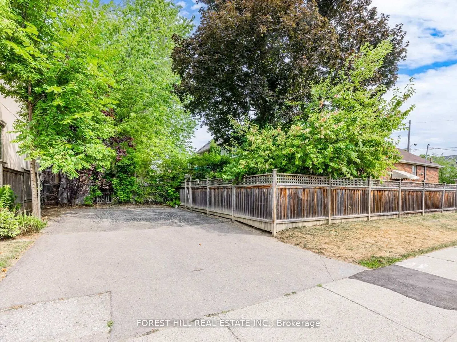Photo 33 of 2 Esgore Drive, Toronto, Bedford Park-Nortown — HOMEH