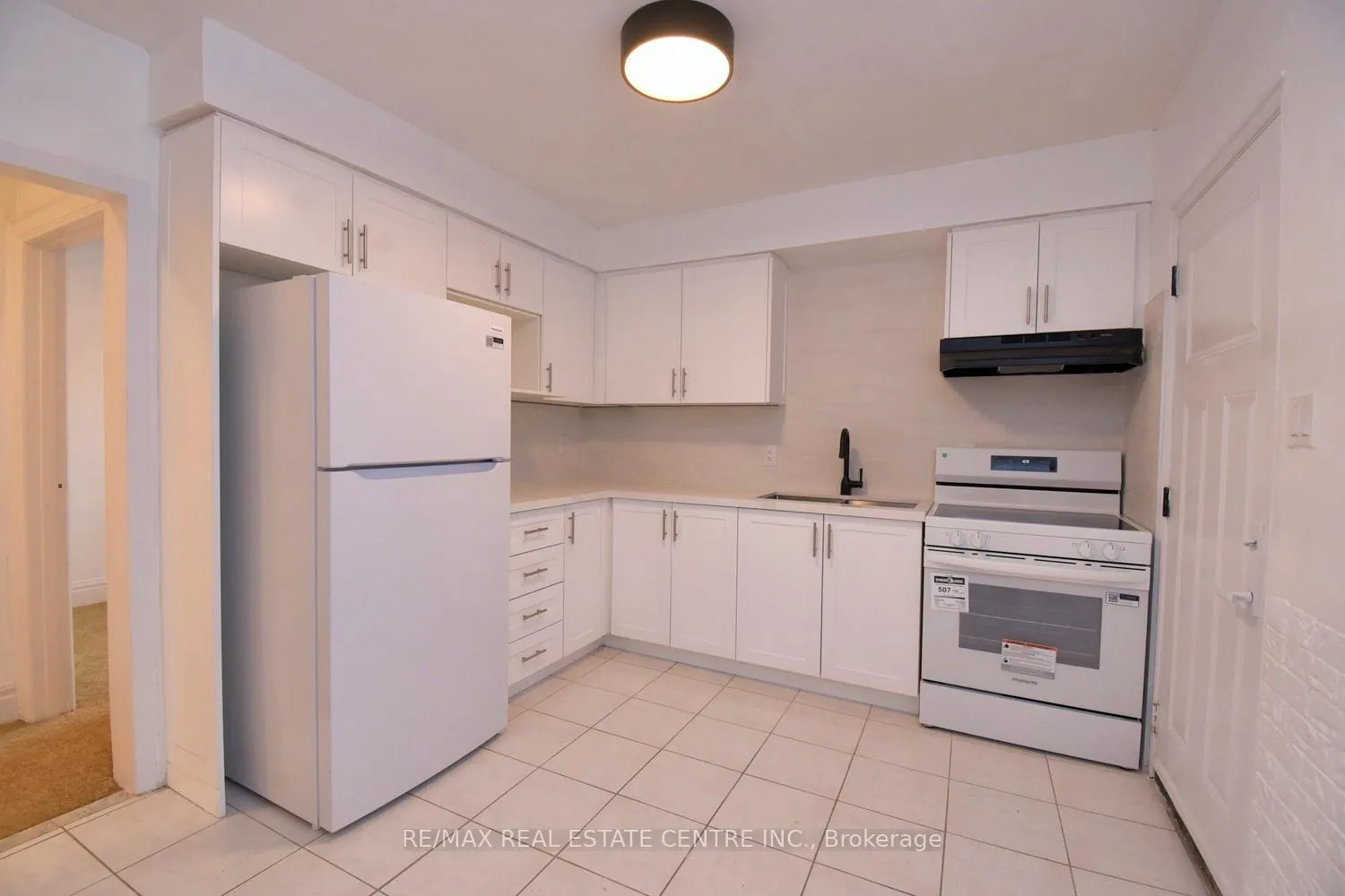 Photo 4 of 215 Walter Avenue S, Hamilton, Glenview — HOMEH