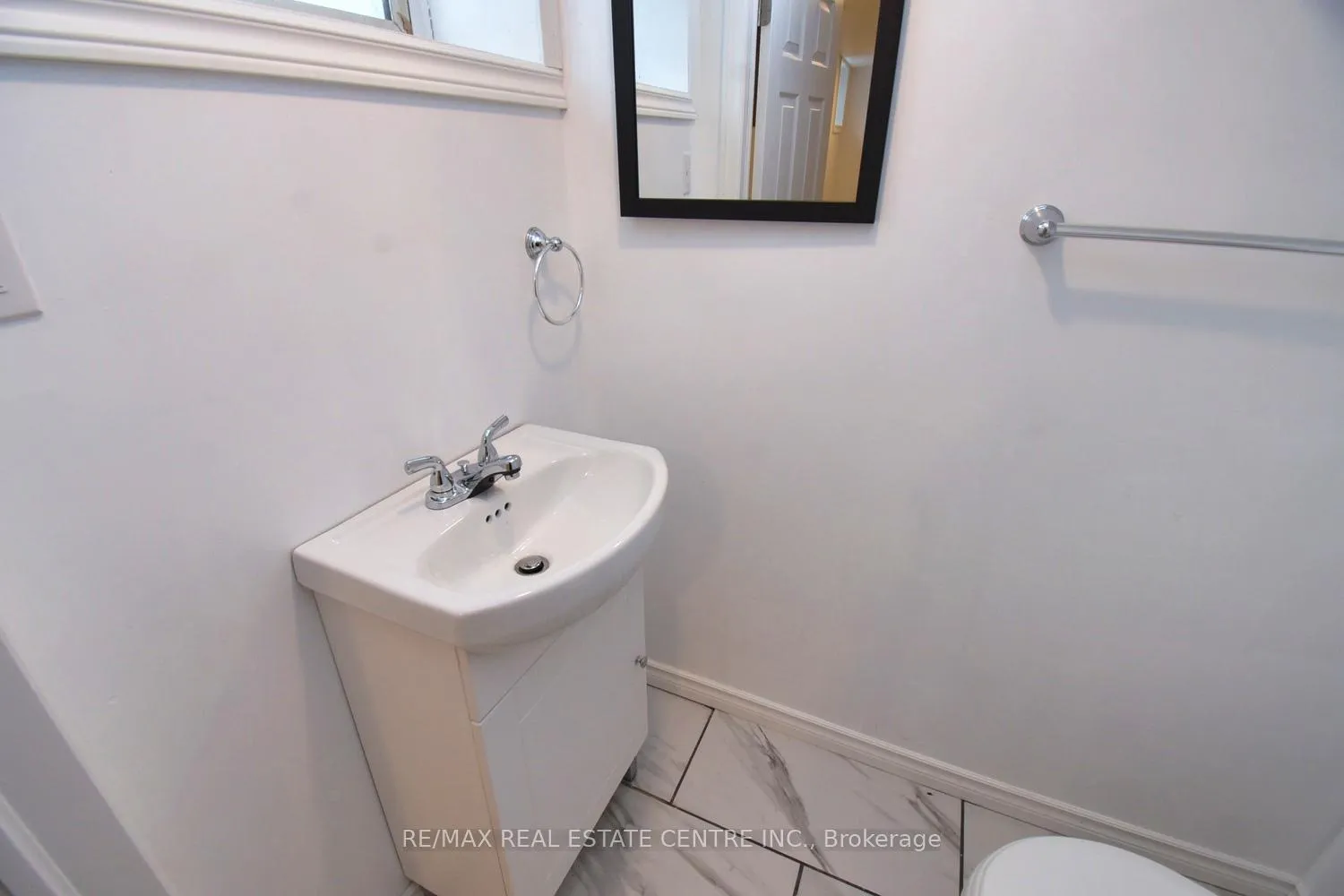 Photo 6 of 215 Walter Avenue S, Hamilton, Glenview — HOMEH