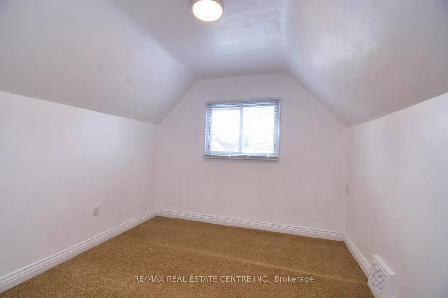 Photo 9 of 215 Walter Avenue S, Hamilton, Glenview — HOMEH