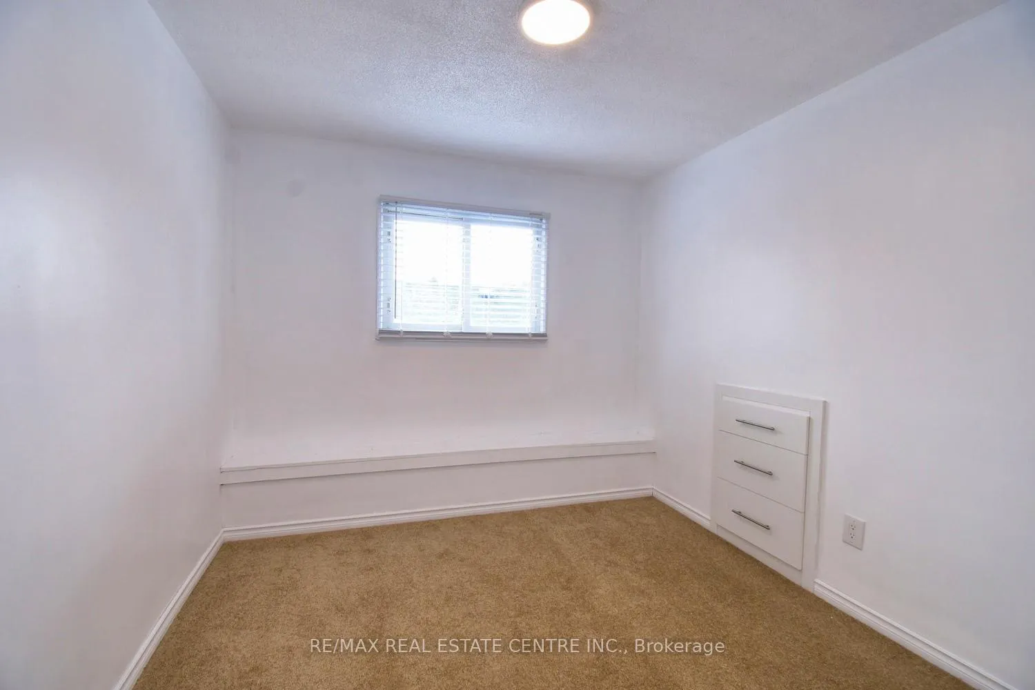 Photo 11 of 215 Walter Avenue S, Hamilton, Glenview — HOMEH