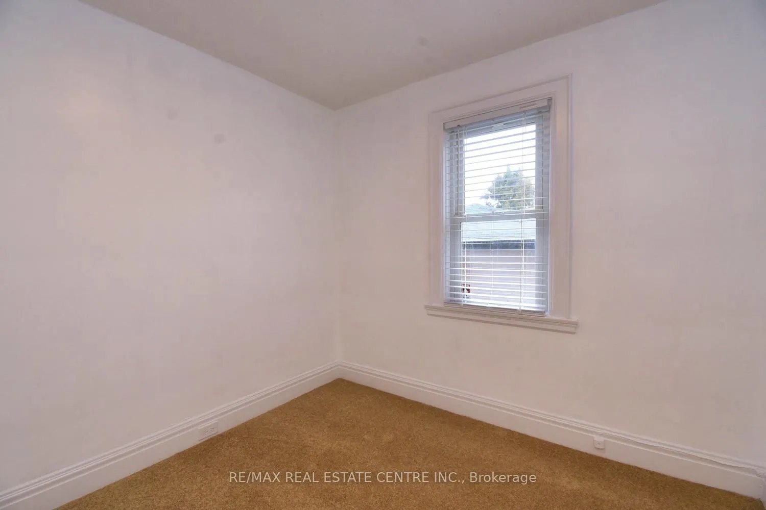 Photo 14 of 215 Walter Avenue S, Hamilton, Glenview — HOMEH