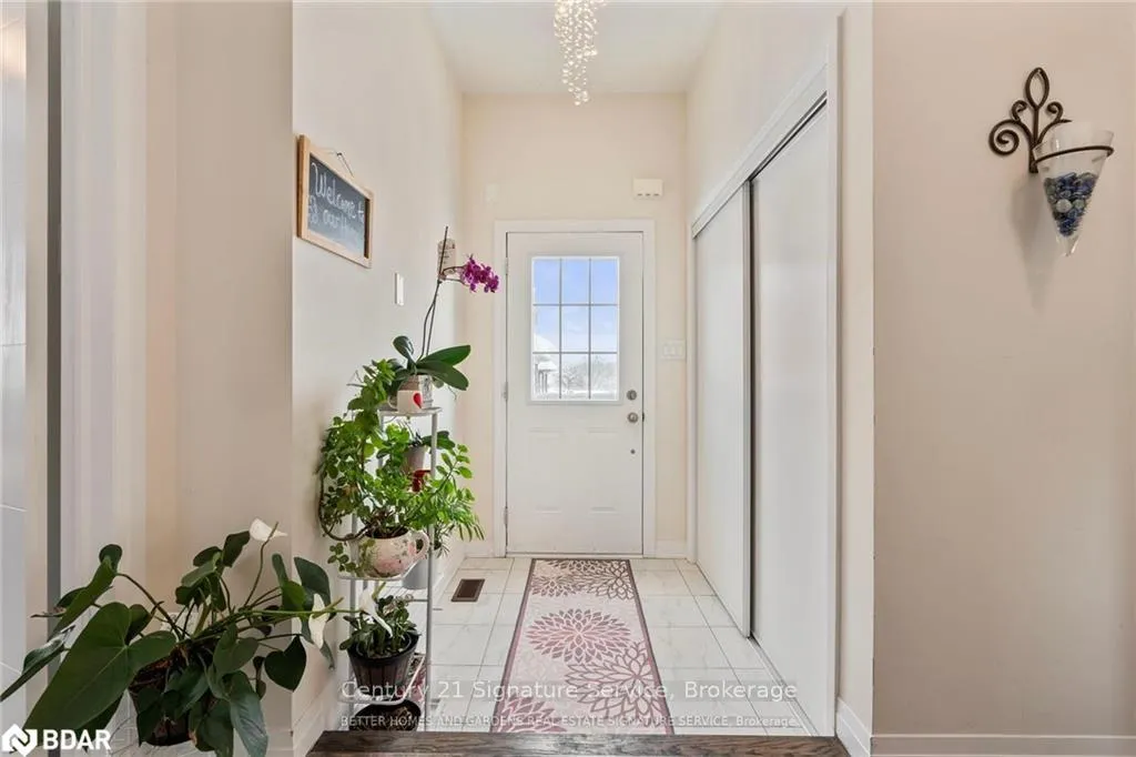 Photo 3 of 42 Bedford Estates Crescent, Barrie, Bayshore — HOMEH