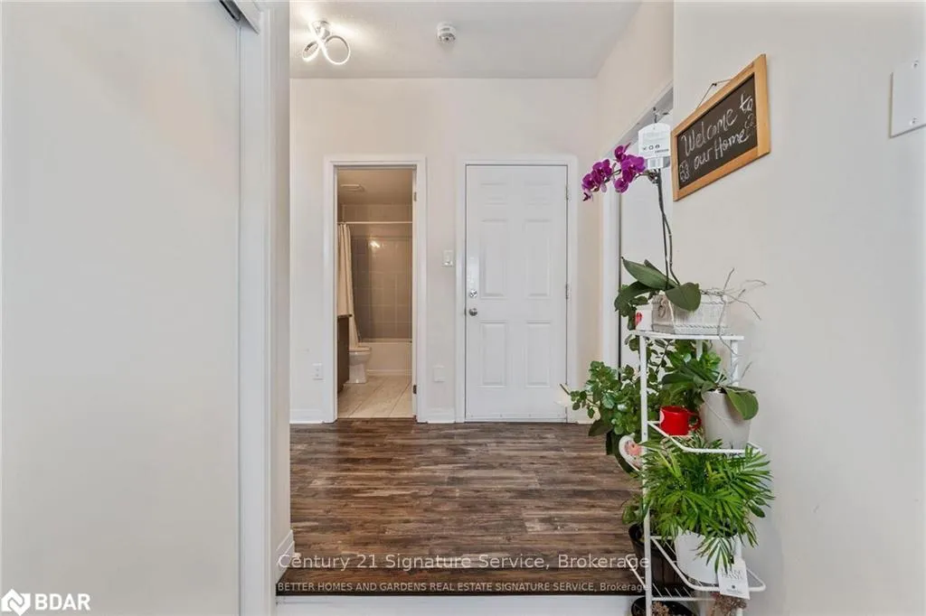 Photo 4 of 42 Bedford Estates Crescent, Barrie, Bayshore — HOMEH