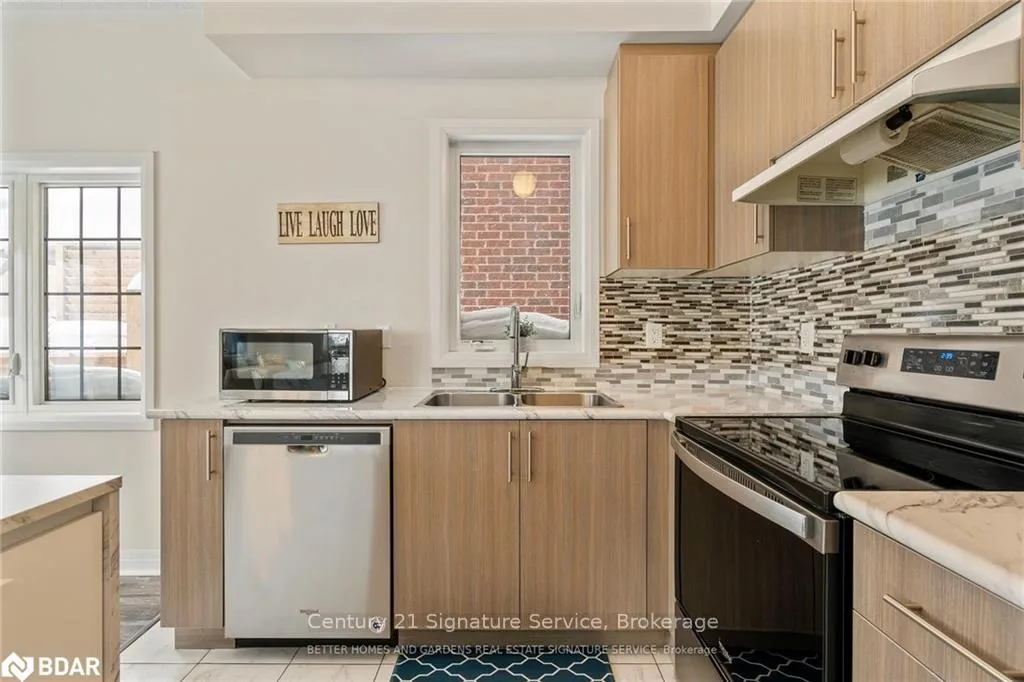 Photo 11 of 42 Bedford Estates Crescent, Barrie, Bayshore — HOMEH