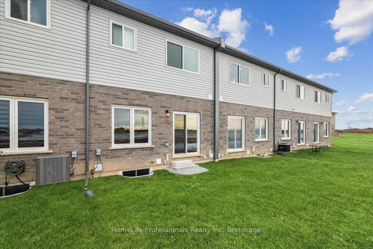 Photo 46 of 85 Elvira Way, Thorold, Rolling Meadows — HOMEH