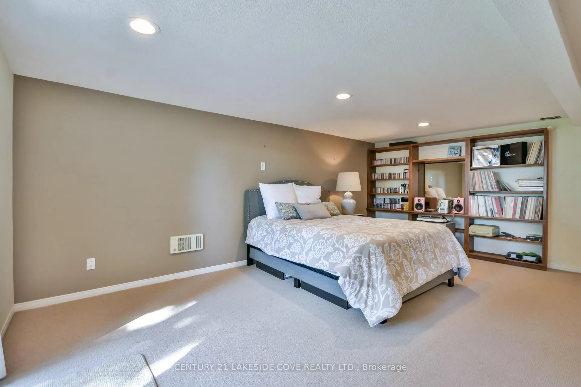 Photo 32 of 96 Bayshore Drive, Ramara, Brechin — HOMEH