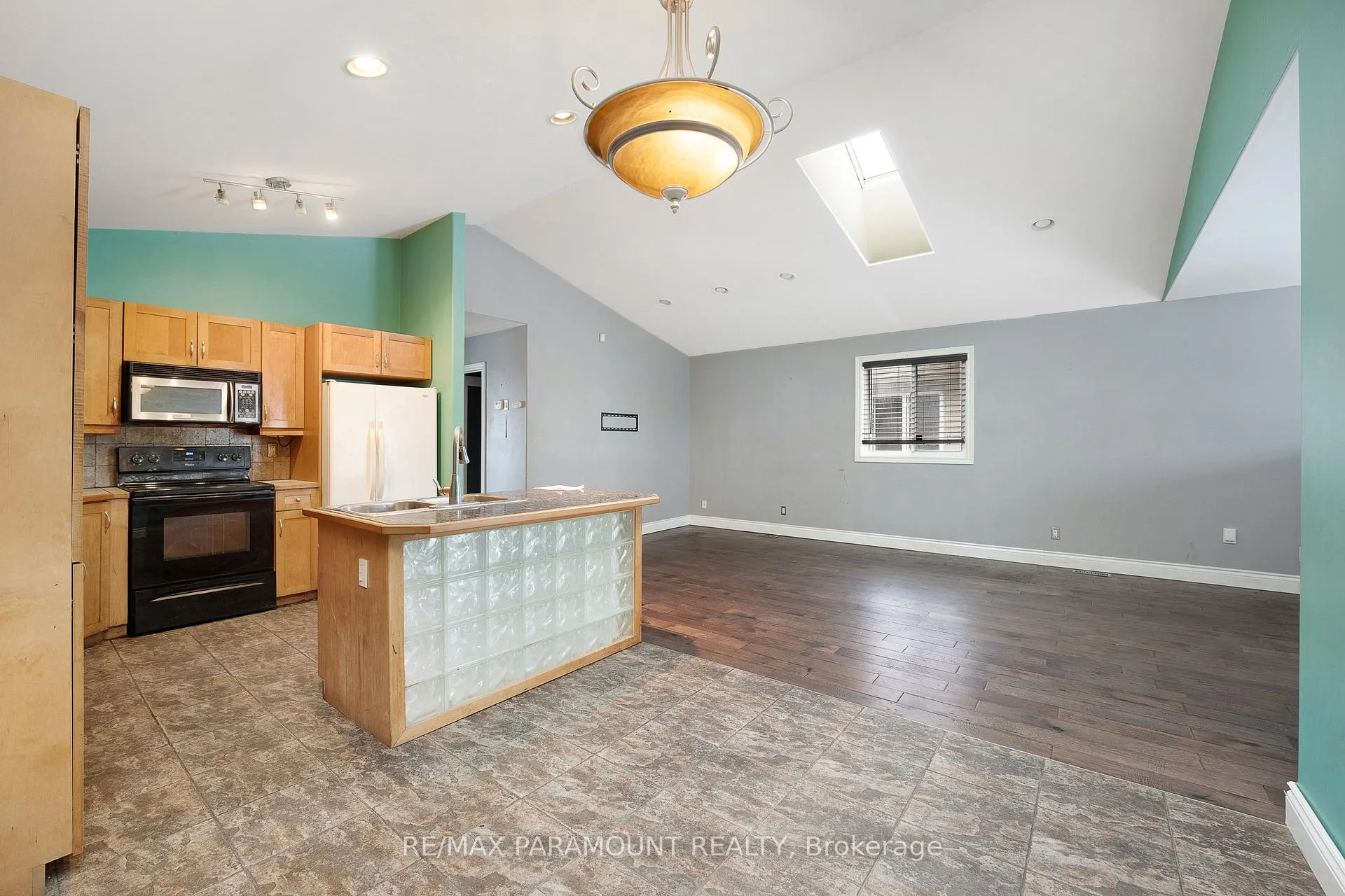 Photo 9 of 1505 Highnoon Drive, Windsor — HOMEH