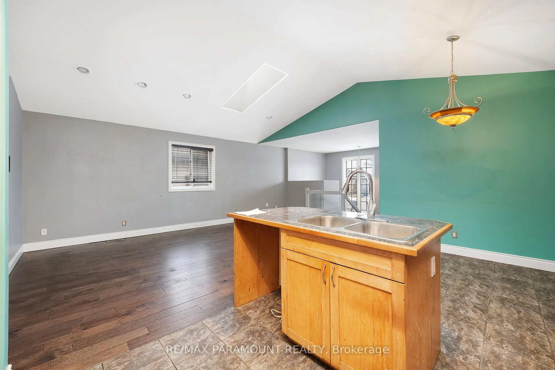 Photo 12 of 1505 Highnoon Drive, Windsor — HOMEH