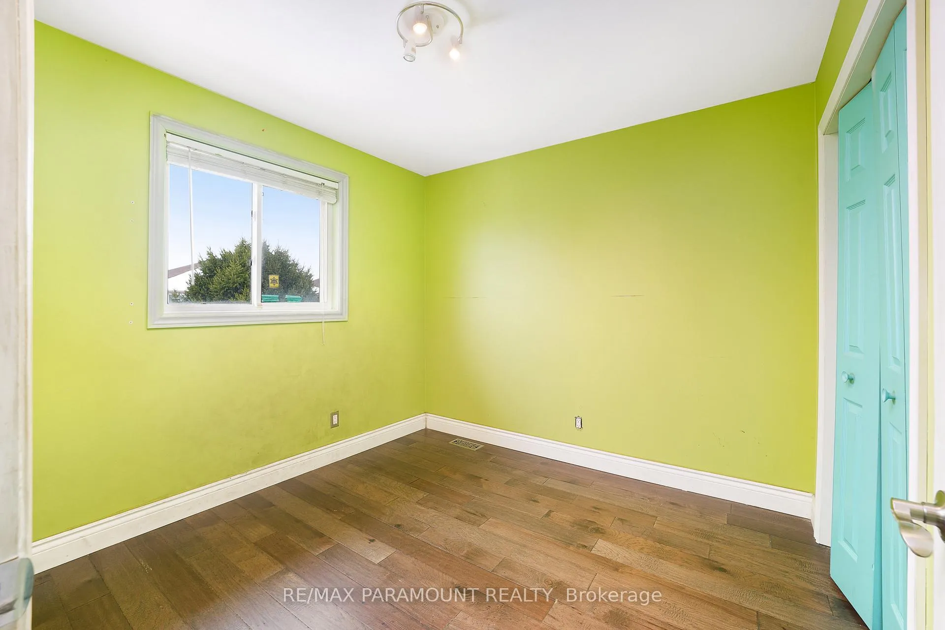 Photo 14 of 1505 Highnoon Drive, Windsor — HOMEH