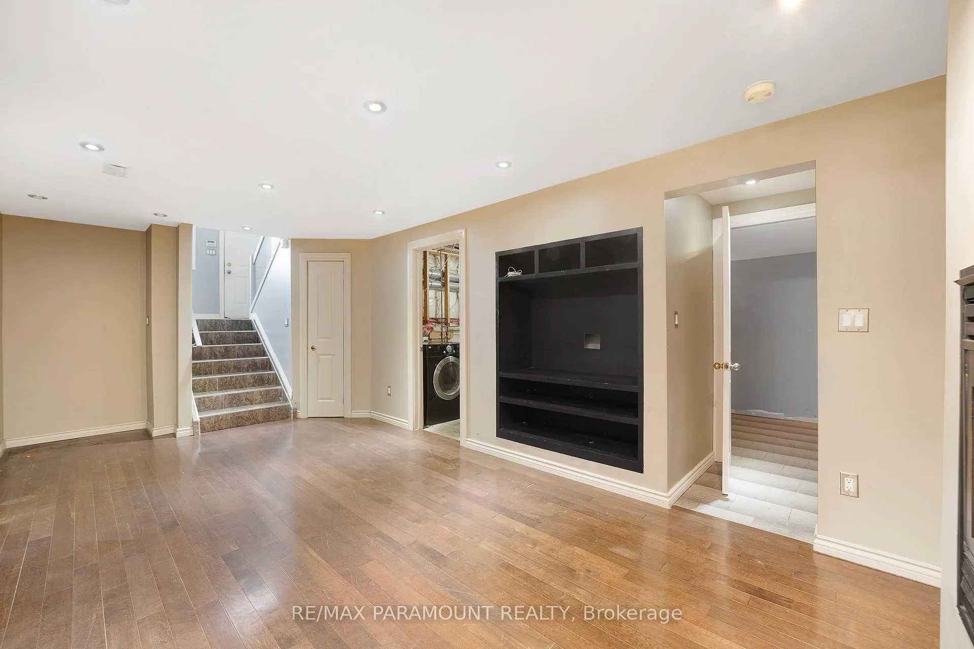 Photo 17 of 1505 Highnoon Drive, Windsor — HOMEH