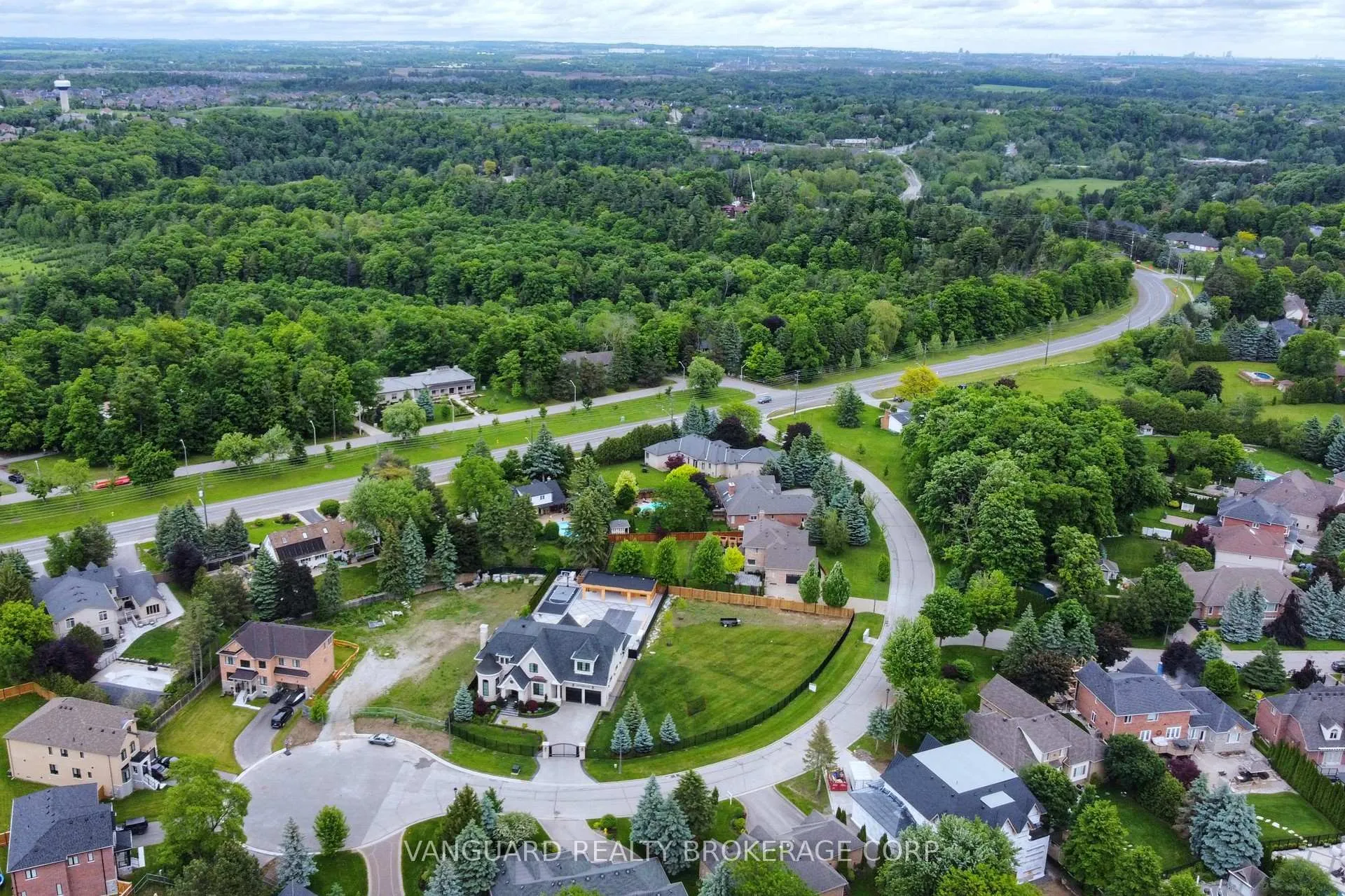 Photo 2 of 60 Whisper Lane, Vaughan, Kleinburg — HOMEH