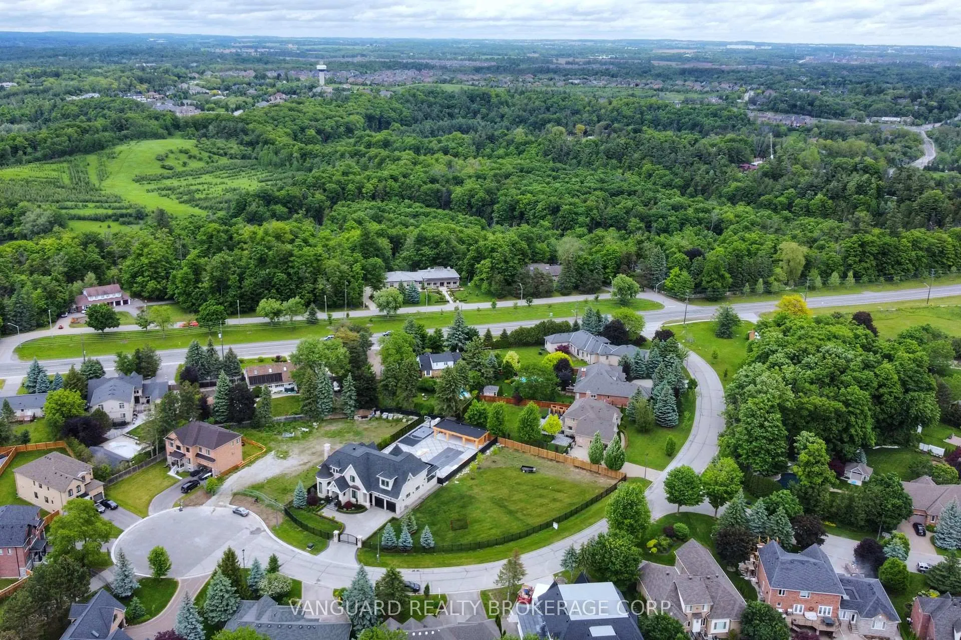 Photo 3 of 60 Whisper Lane, Vaughan, Kleinburg — HOMEH