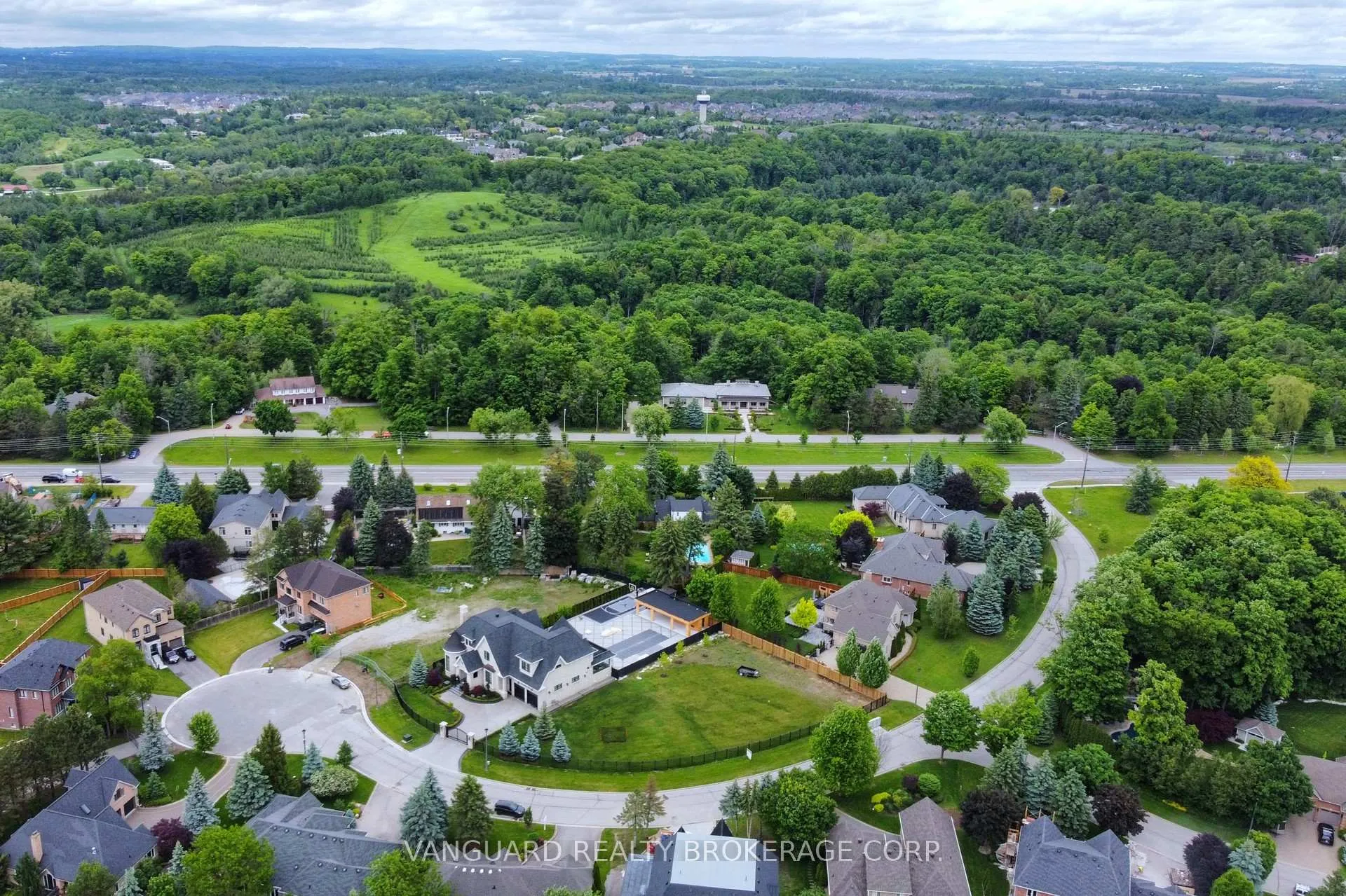 Photo 4 of 60 Whisper Lane, Vaughan, Kleinburg — HOMEH