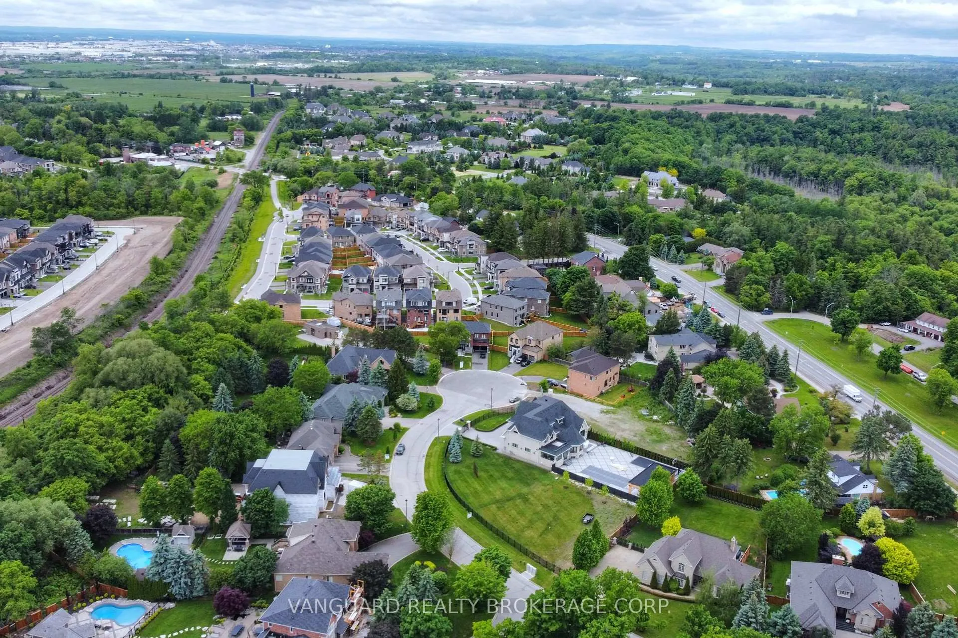 Photo 8 of 60 Whisper Lane, Vaughan, Kleinburg — HOMEH