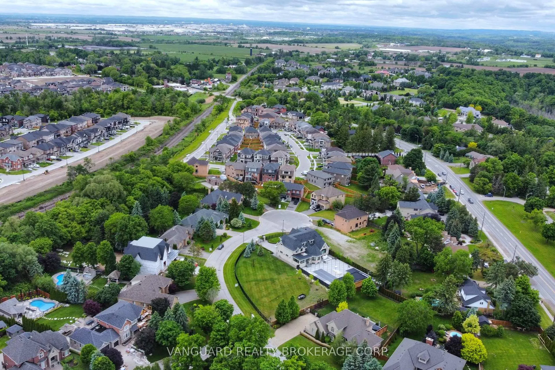 Photo 9 of 60 Whisper Lane, Vaughan, Kleinburg — HOMEH