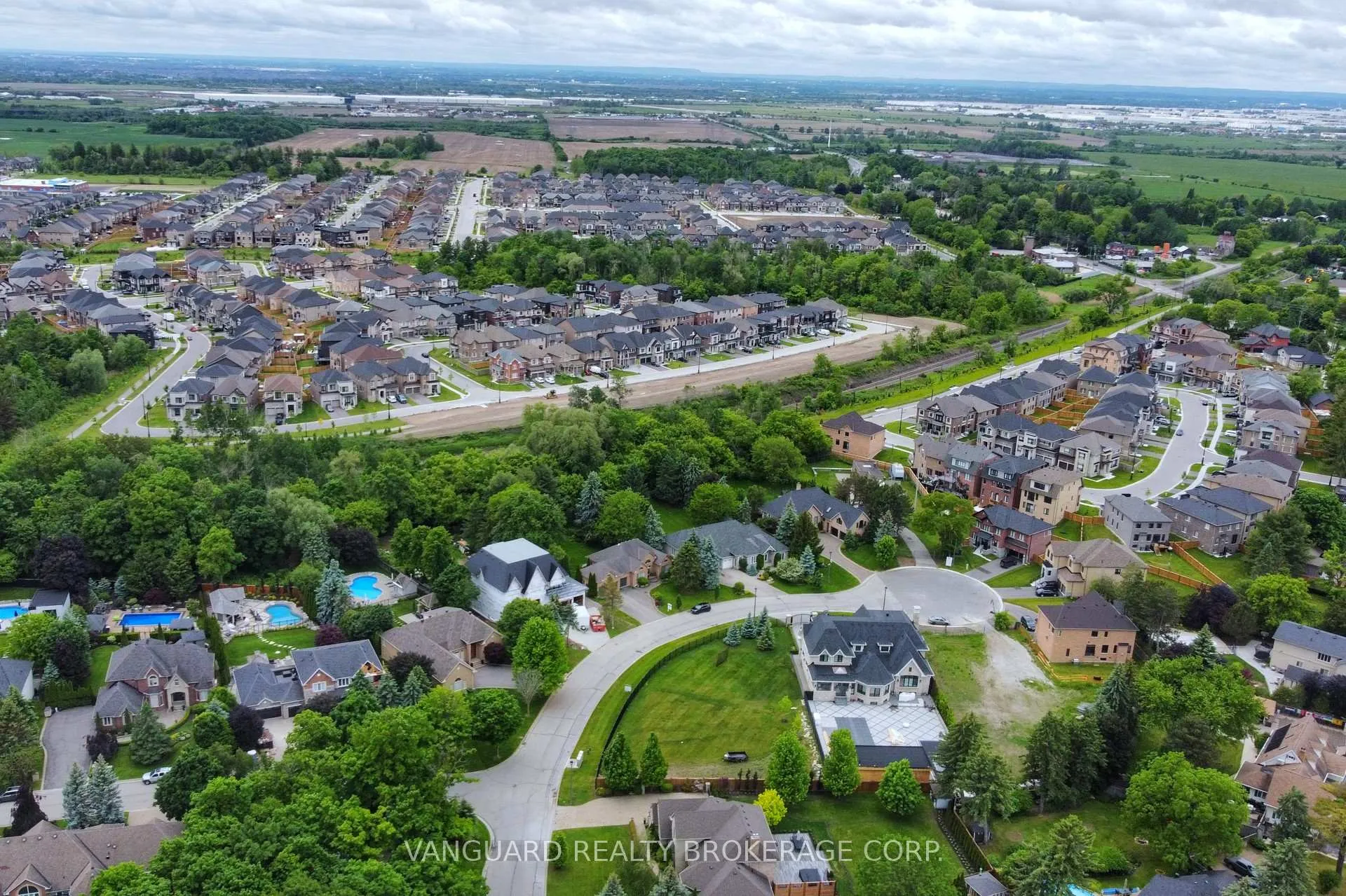 Photo 11 of 60 Whisper Lane, Vaughan, Kleinburg — HOMEH