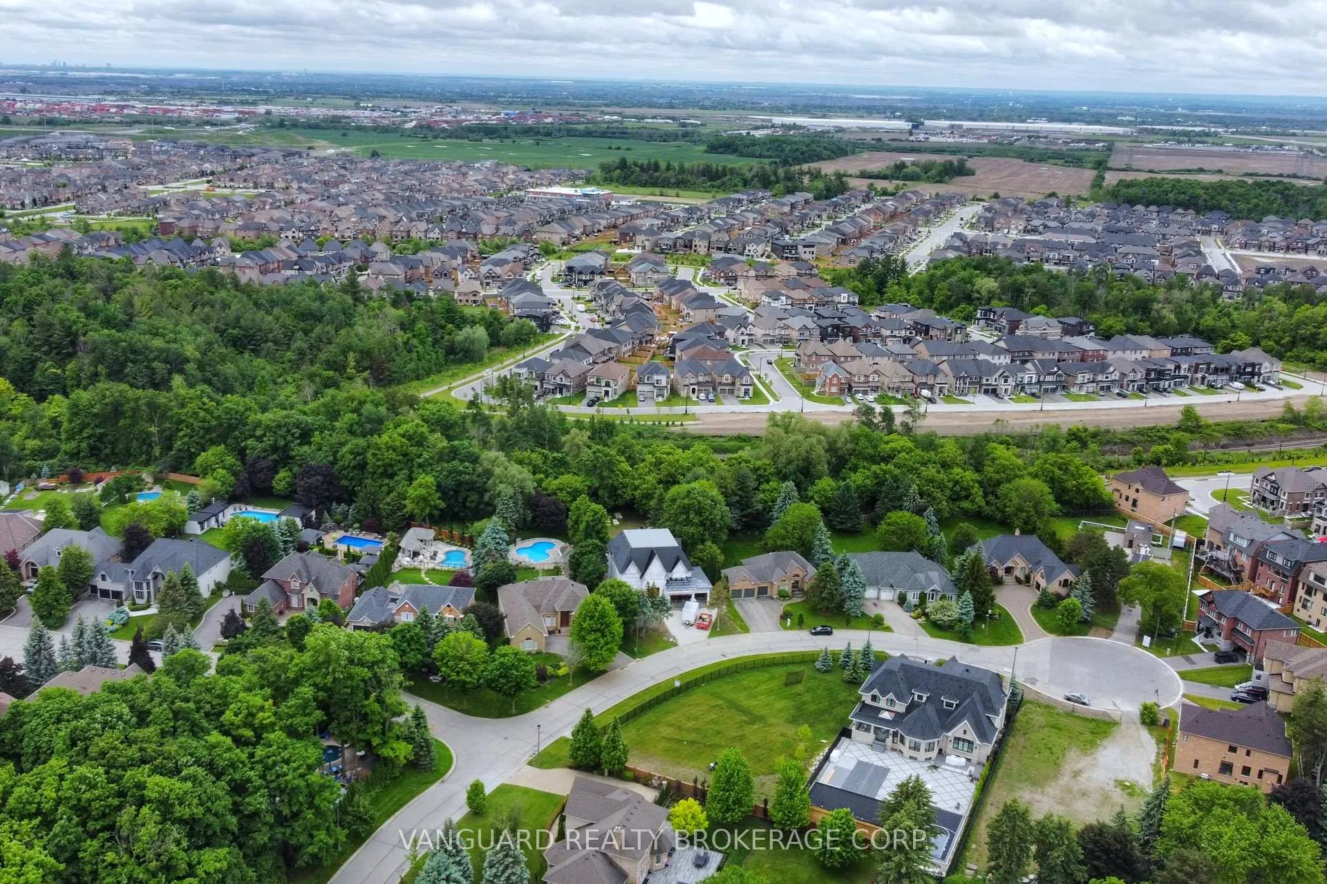Photo 12 of 60 Whisper Lane, Vaughan, Kleinburg — HOMEH