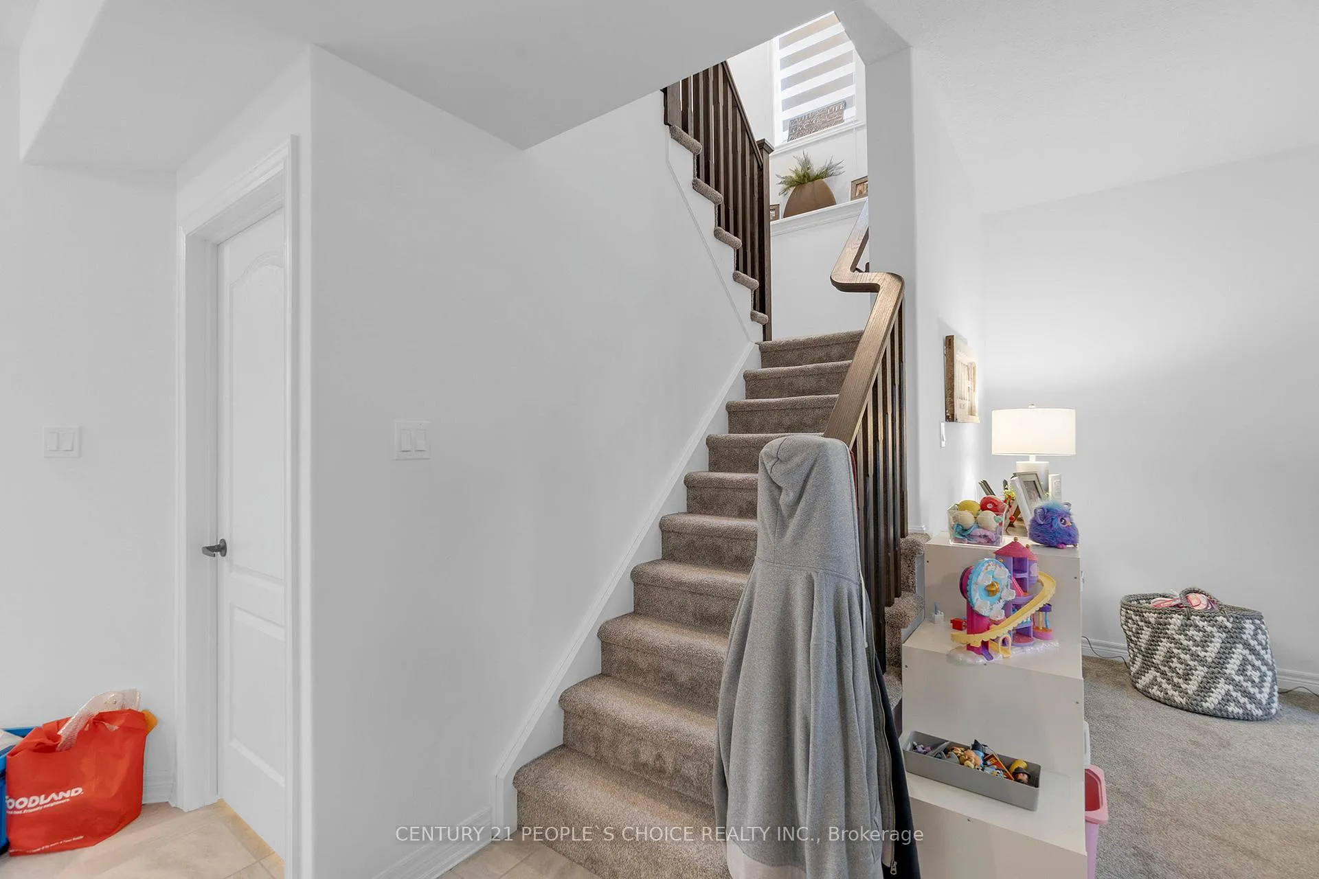 Photo 18 of 23 Pennell Drive, Barrie, Ardagh — HOMEH