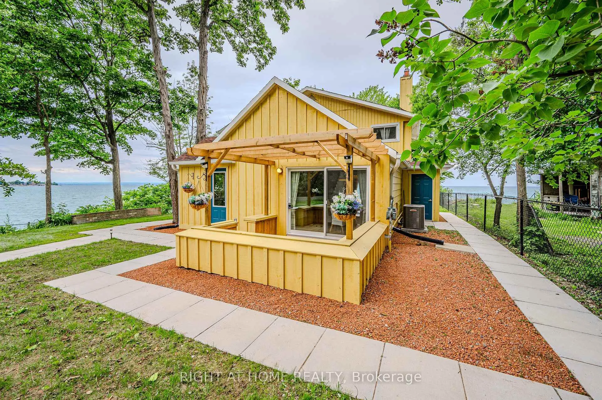 Photo 4 of 2 Campview Road, Hamilton, Winona Park — HOMEH