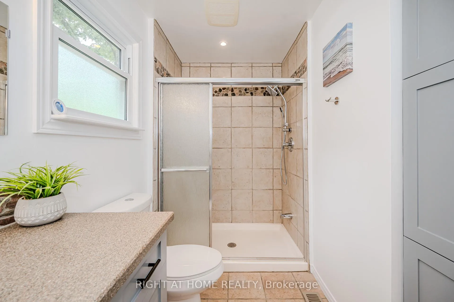 Photo 19 of 2 Campview Road, Hamilton, Winona Park — HOMEH